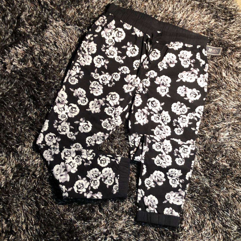 Boy cut🏃‍♂️joggers, cute every day look🌹🌚